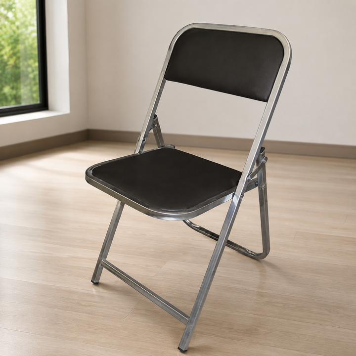 Silla Plegable Modelo Evento - ambientada en salón multiusos; se vende por pieza