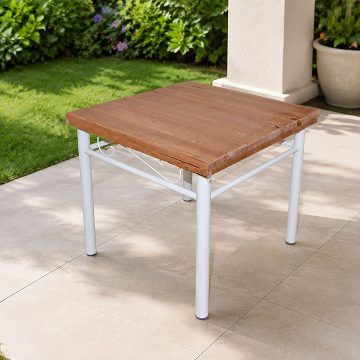 Mesa Modelo Jardin - ambientada en terraza; no incluye sillas ni accesorios