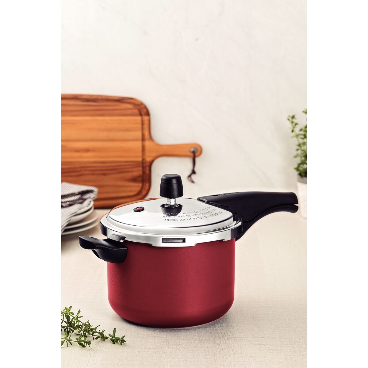 Olla a Presión Tramontina Vancouver 20 cm 4.5 L Modelo 20582720 - ambientación oficial en cocina