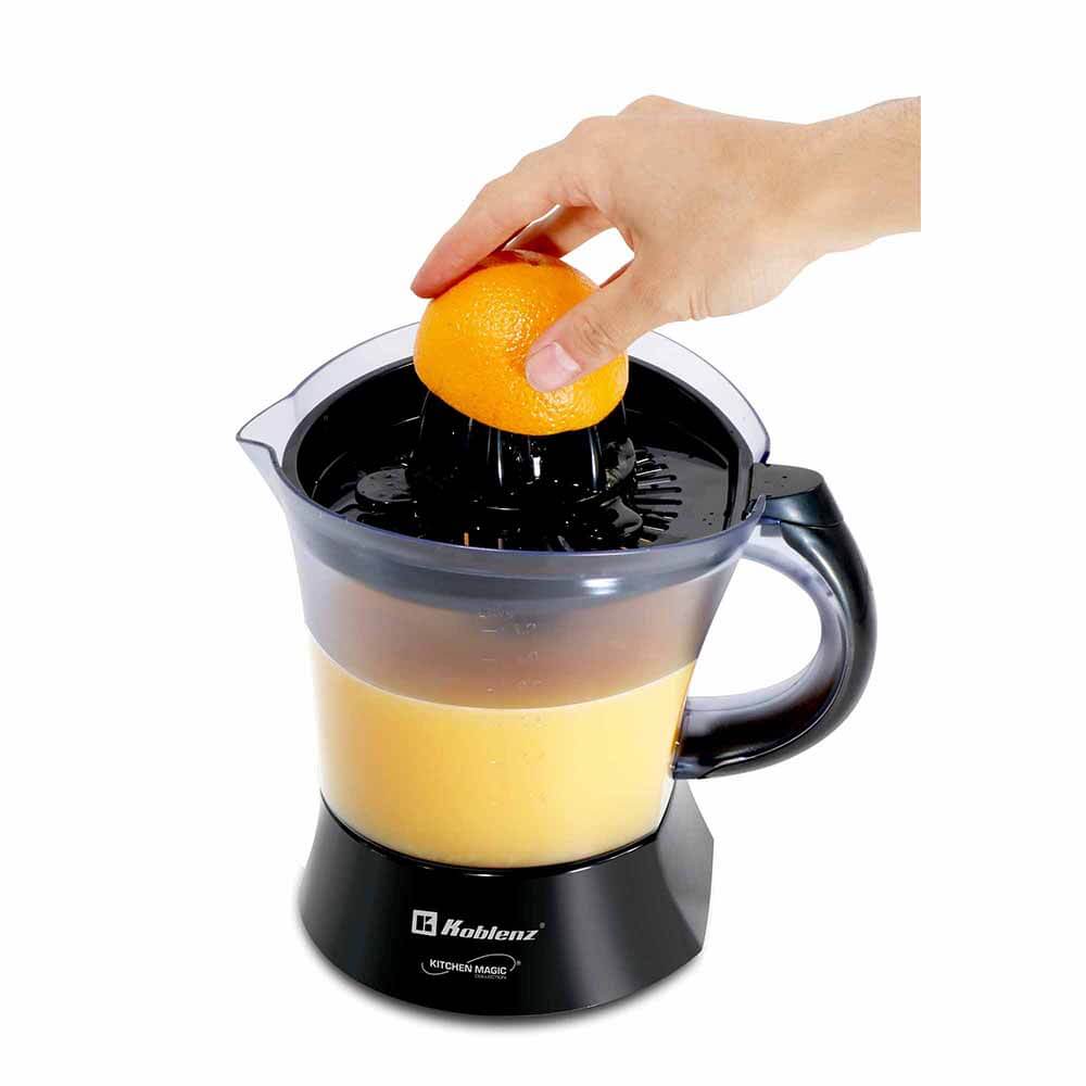 Exprimidor de Cítricos Koblenz Modelo CEKM-40 PN - producto en uso