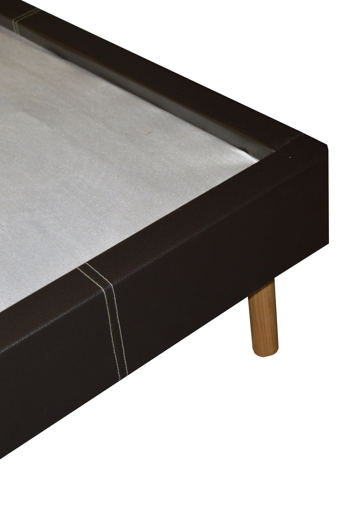 Base para Cama Modelo Polo Matrimonial Tapizada - detalle de esquina y pata