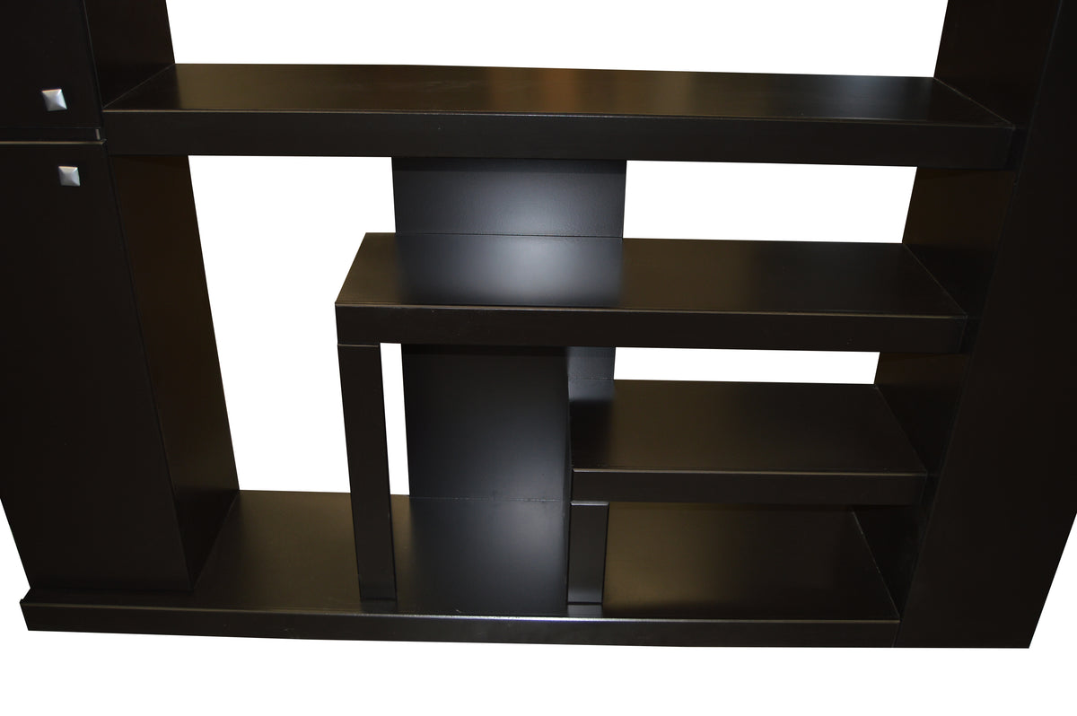 Centro de Entretenimiento Modelo New York - detail shelves