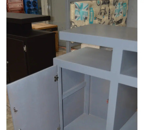 Centro de Entretenimiento Modelo Vesubio Gris
