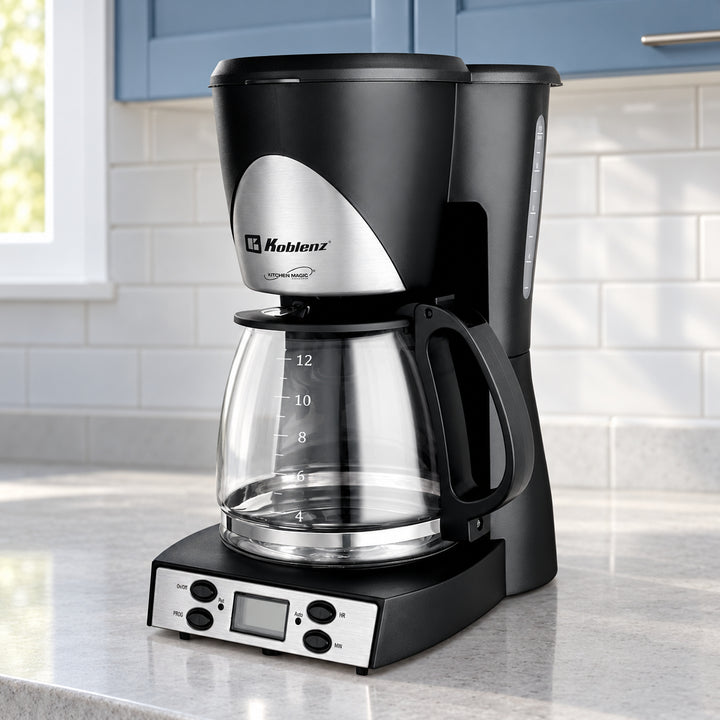 Cafetera programable Koblenz CKM-212 PIN en cocina; ambientacion ilustrativa.