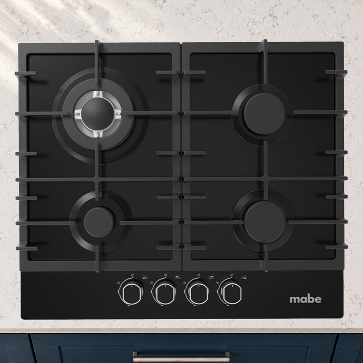 Parrilla Mabe CMG6018V1 - ambientacion ilustrativa en cubierta de cocina; producto real, muebles no incluidos