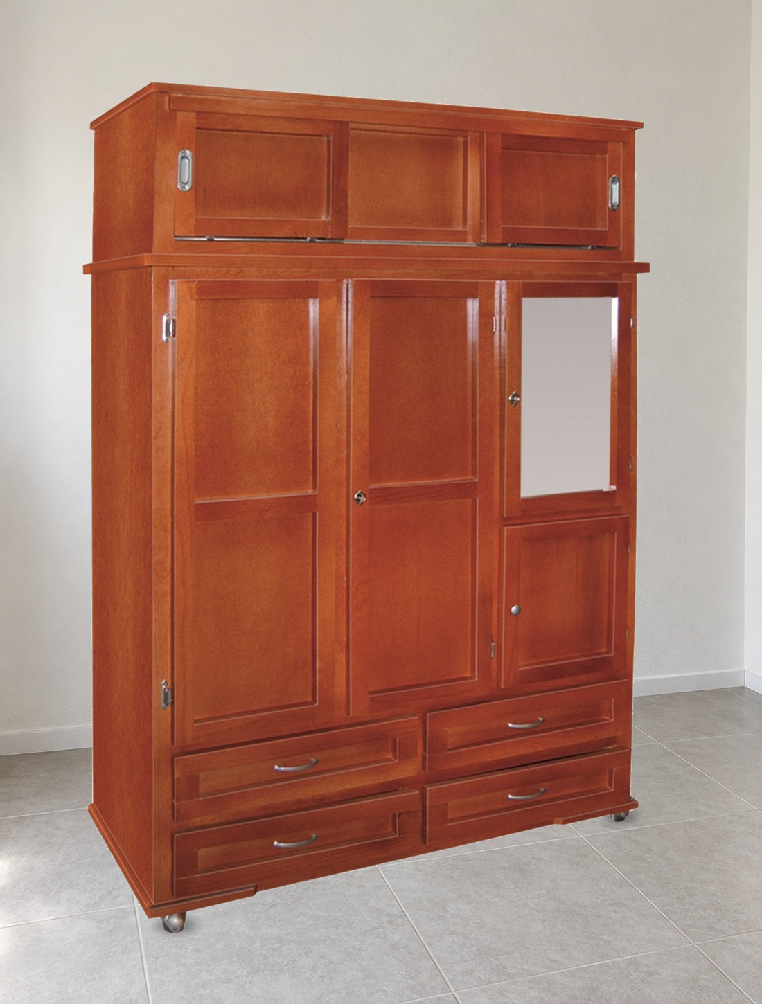 Ropero Casablanca Caoba: fotografía del producto en ambiente ilustrativo, con cuatro cajones y espejo.