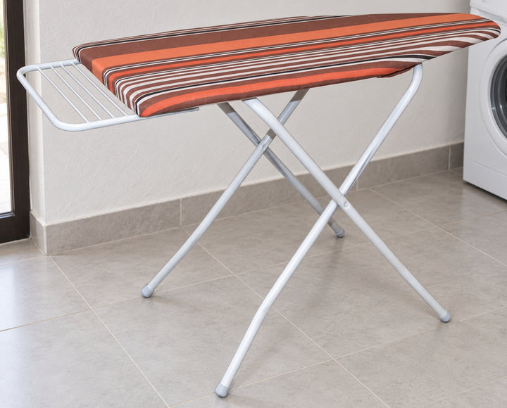 Burro de Planchar Modelo Madera - ambientacion ilustrativa en area de lavado